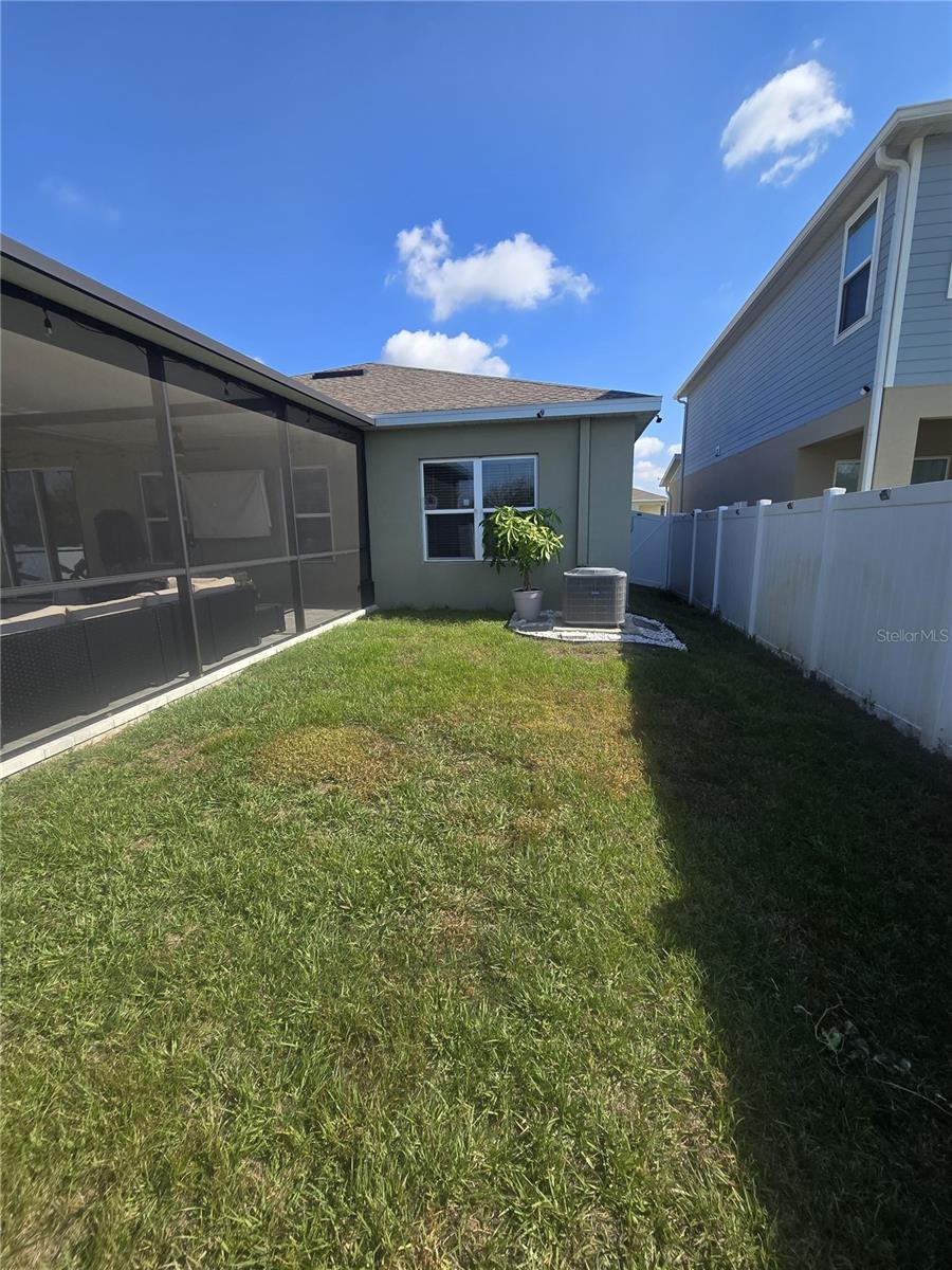 Image 39 of 92 For 8052 Greenway Avenue