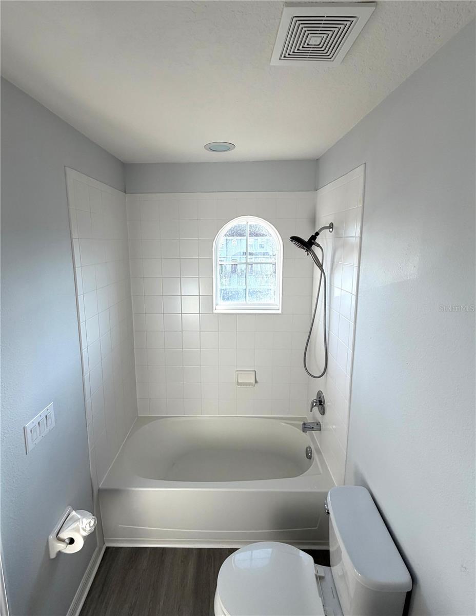 Image 13 of 24 For 7011 White Treetop Place