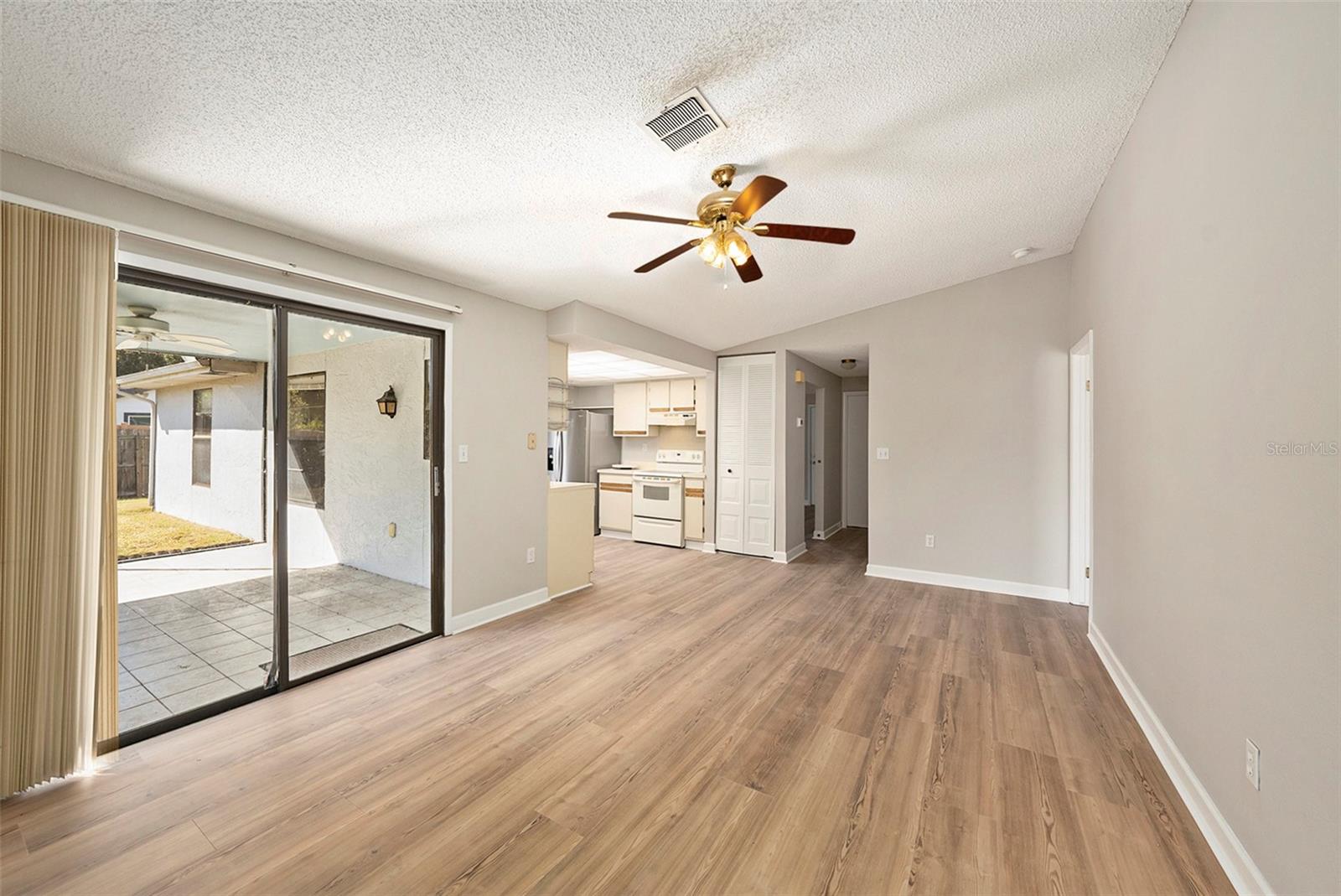 Image 10 of 25 For 814 Satinleaf Avenue