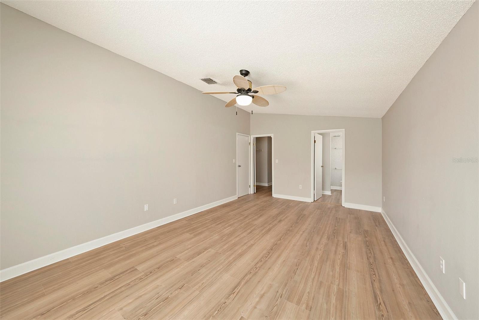 Image 18 of 25 For 814 Satinleaf Avenue