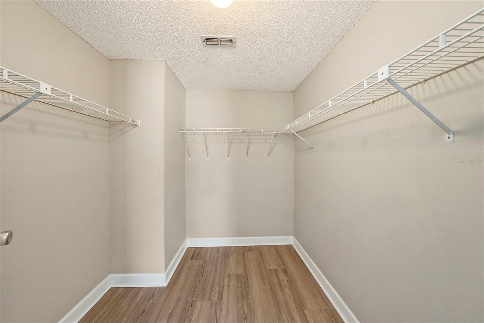 Image 19 of 25 For 814 Satinleaf Avenue