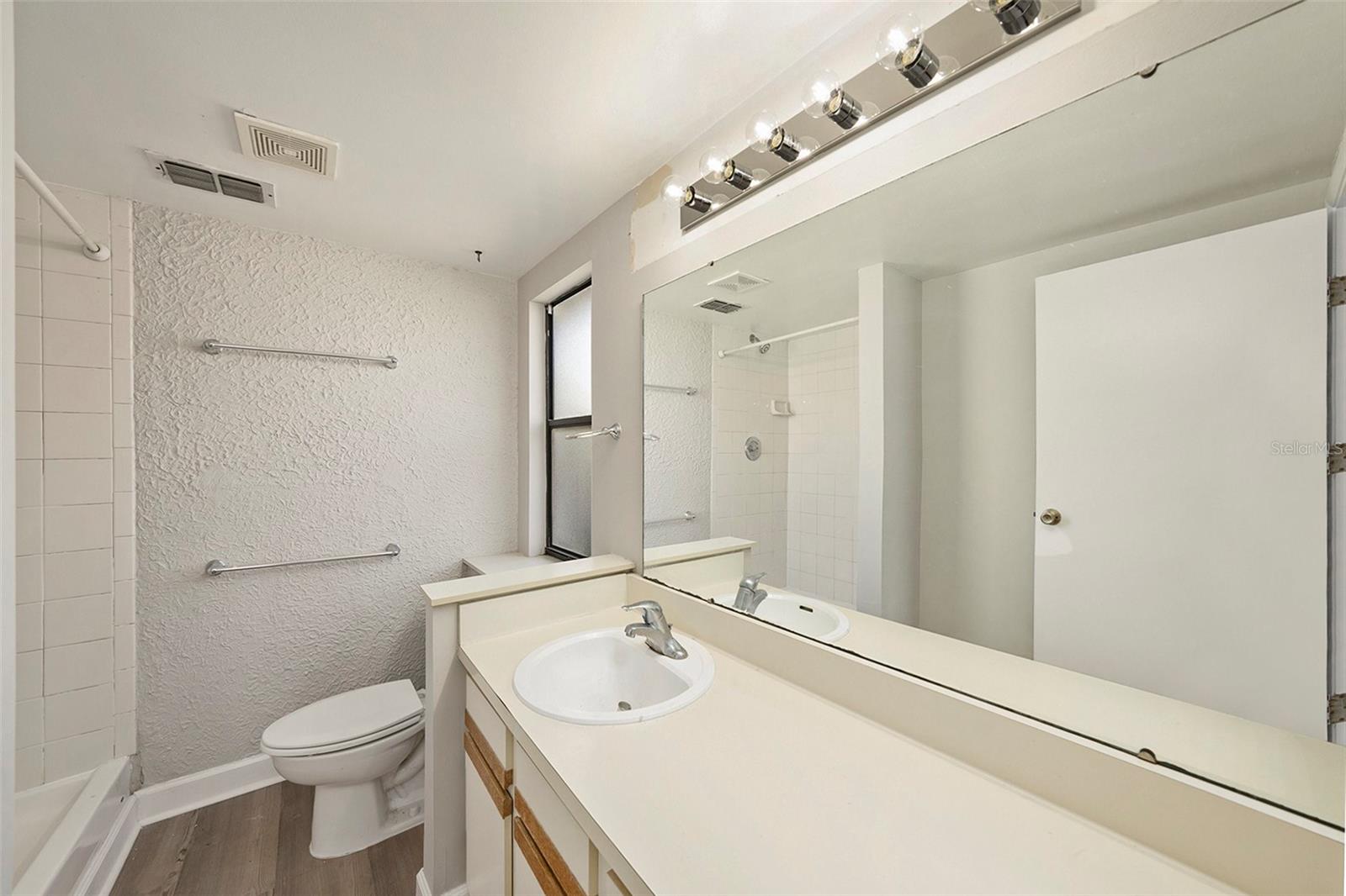 Image 20 of 25 For 814 Satinleaf Avenue