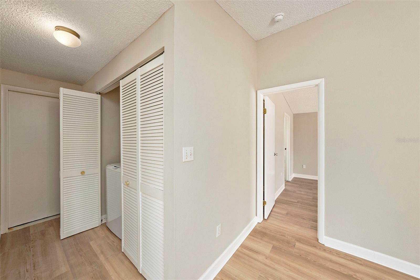 Image 21 of 25 For 814 Satinleaf Avenue