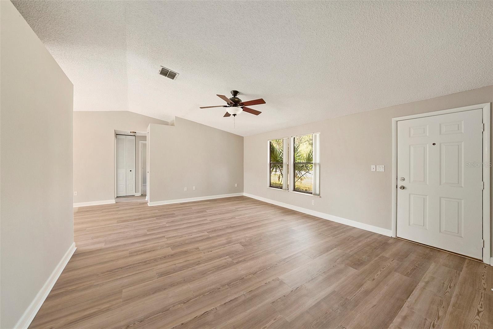 Image 4 of 25 For 814 Satinleaf Avenue