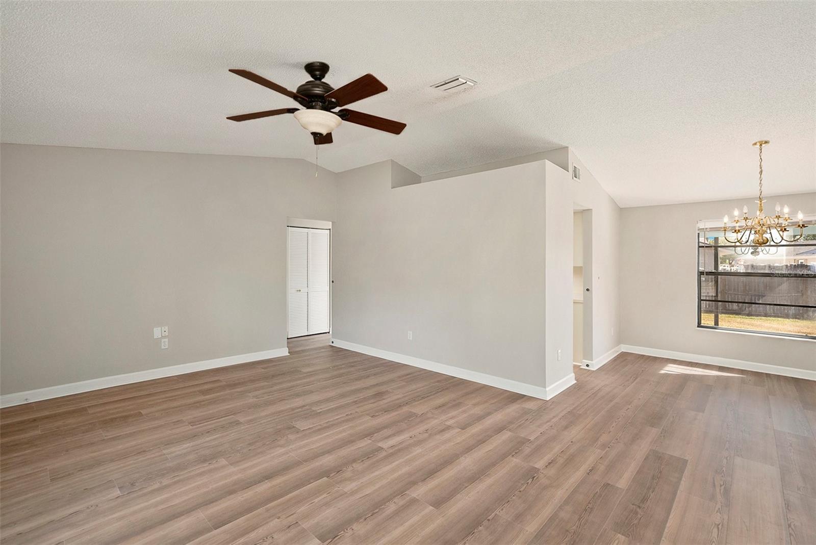 Image 6 of 25 For 814 Satinleaf Avenue