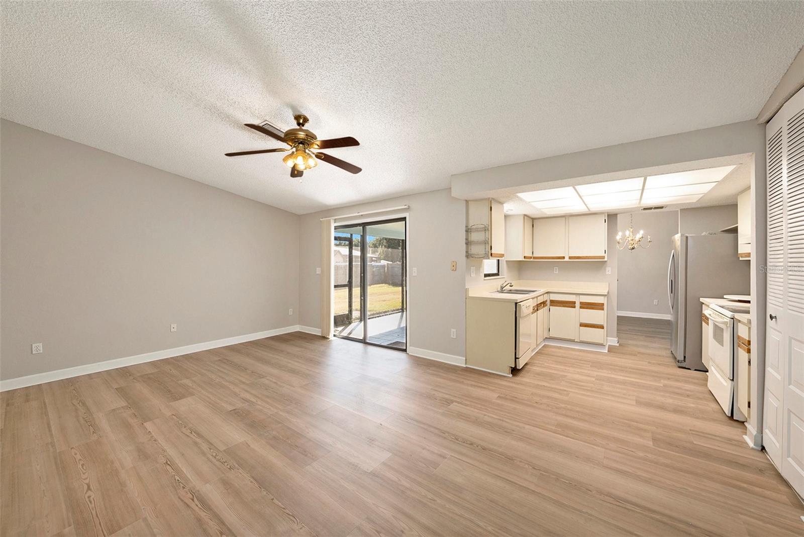 Image 9 of 25 For 814 Satinleaf Avenue