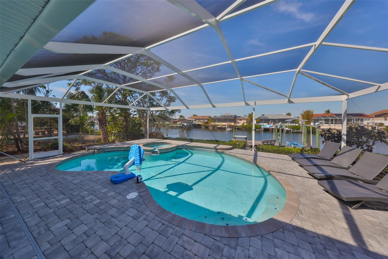 Image 28 of 40 For 909 Birdie Way