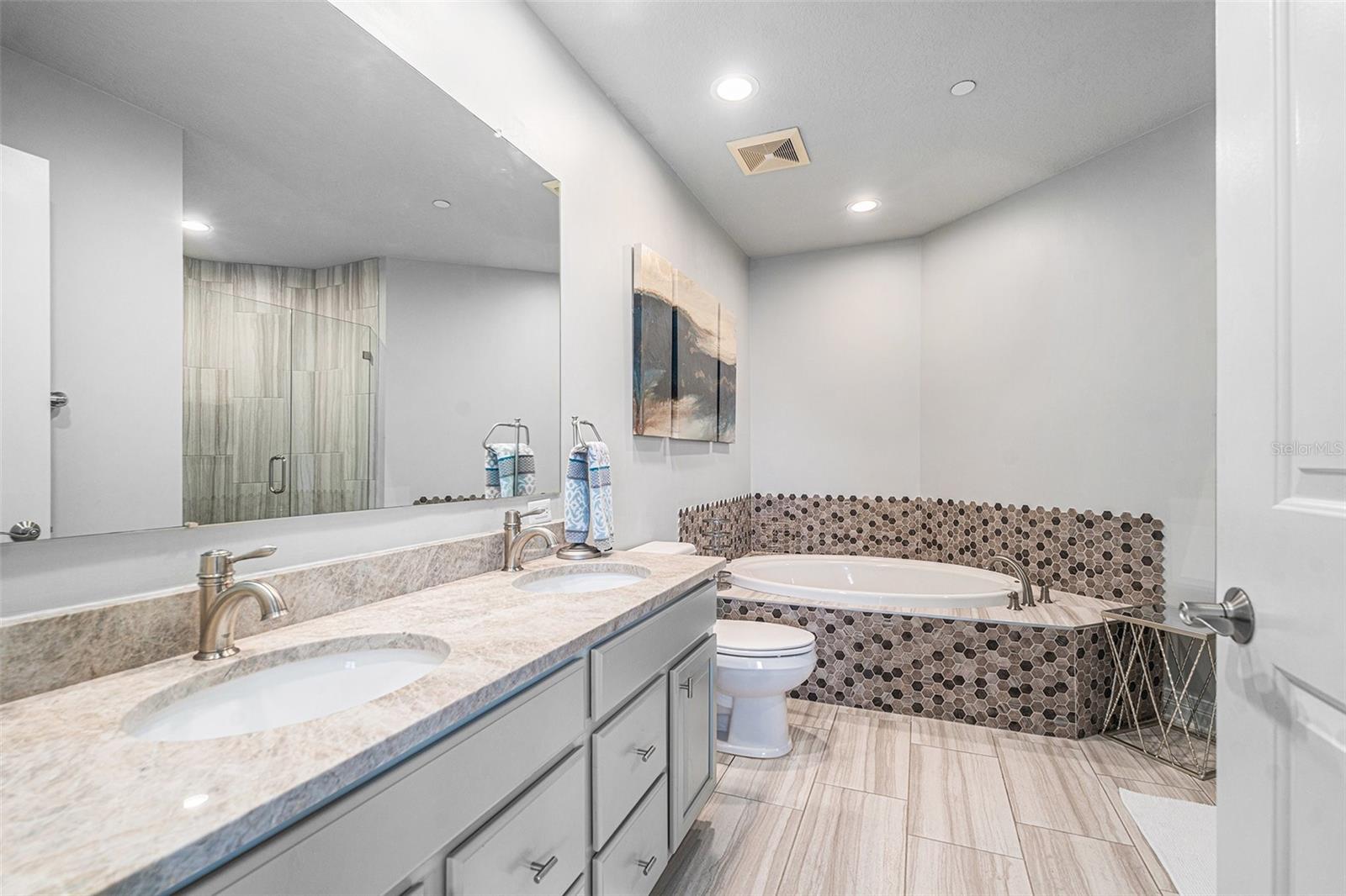 Image 19 of 26 For 449 12th Street 703