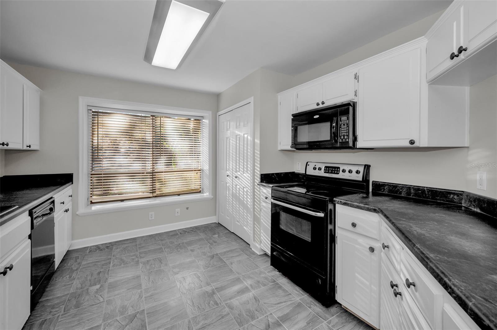 Image 13 of 51 For 2733 Nicole Circle