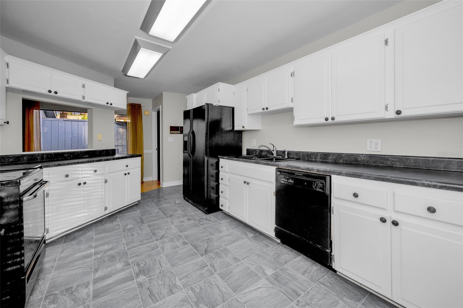 Image 16 of 51 For 2733 Nicole Circle