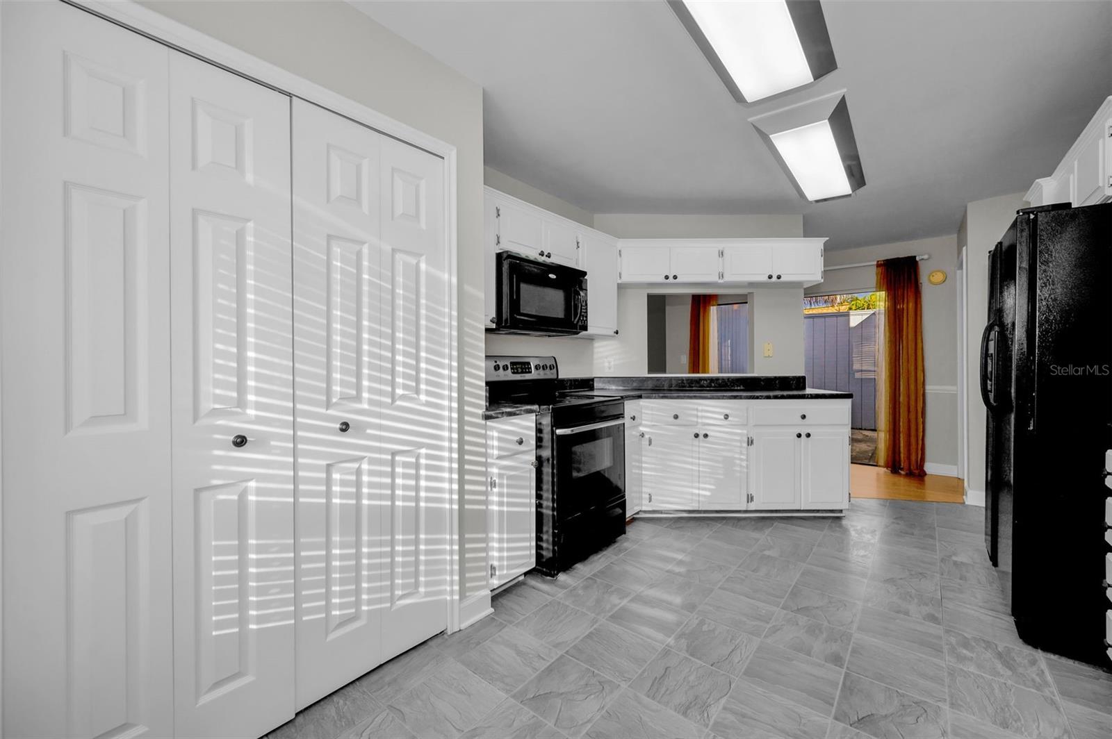 Image 17 of 51 For 2733 Nicole Circle