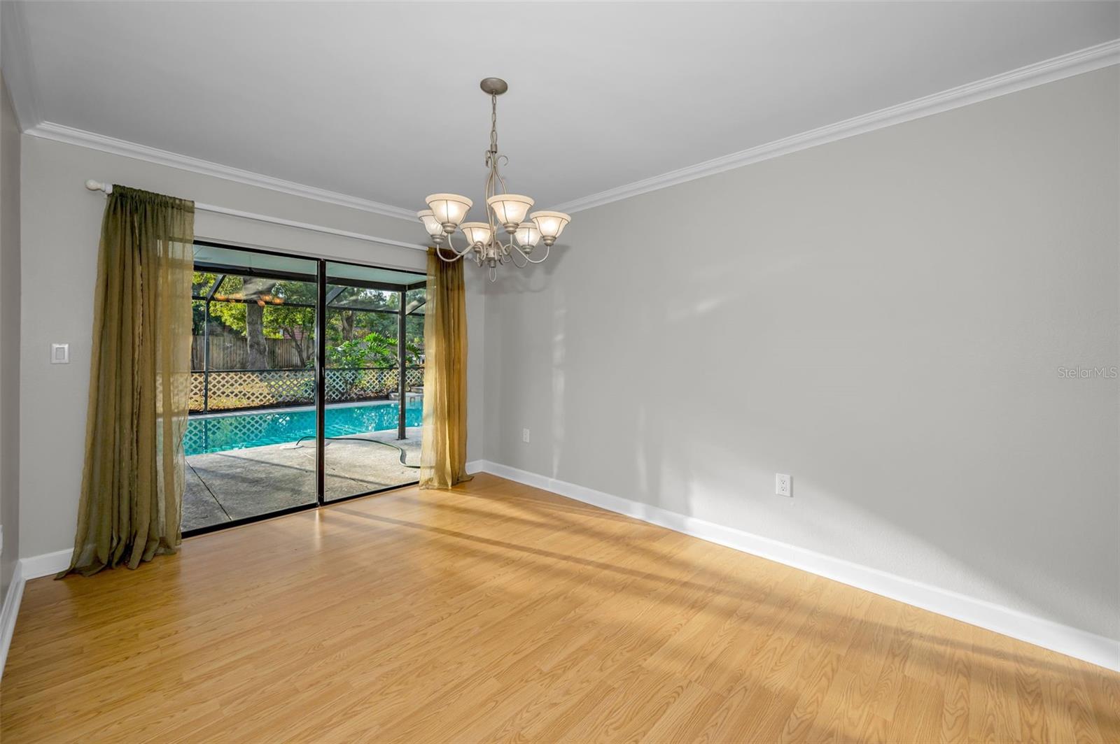 Image 6 of 51 For 2733 Nicole Circle