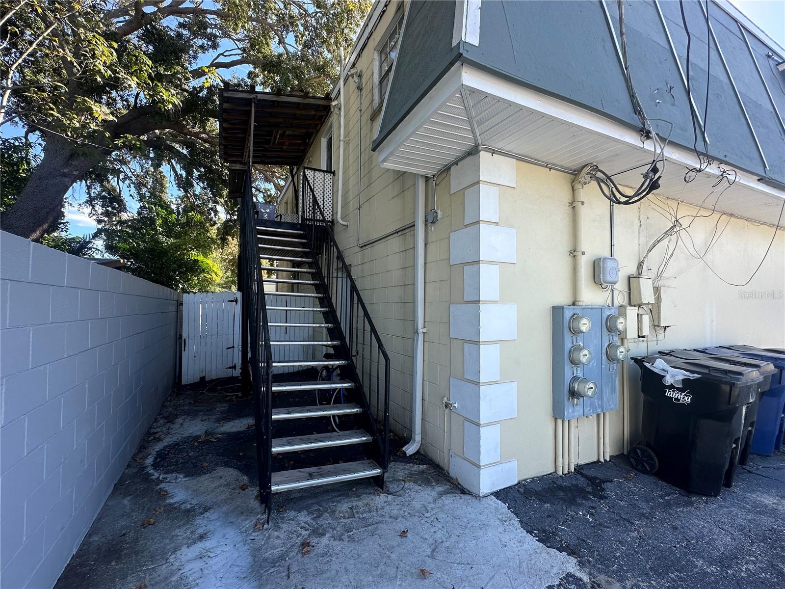 Image 8 of 10 For 4333 & 4323 Bay To Bay Boulevard