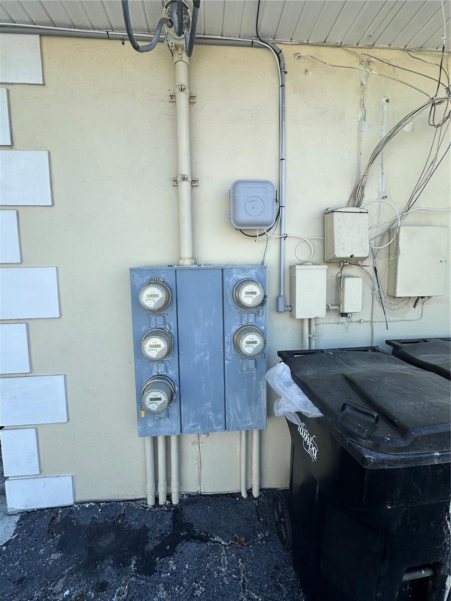 Image 9 of 10 For 4333 & 4323 Bay To Bay Boulevard