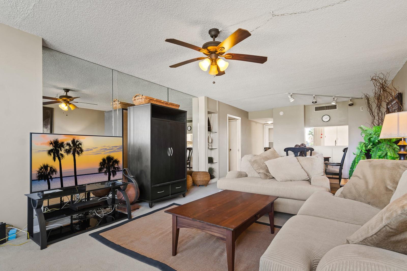 Image 7 of 62 For 2616 Cove Cay Drive 303