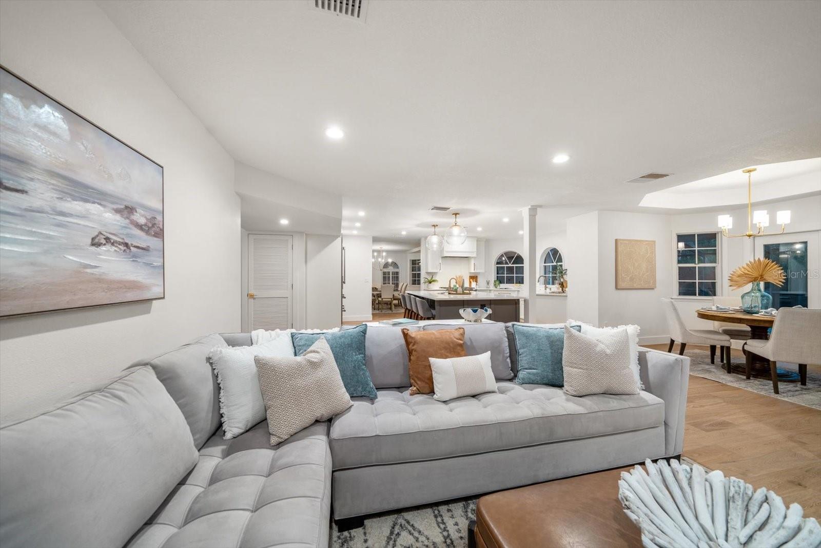 Listing photo id 27 for 101 Ponce De Leon Boulevard