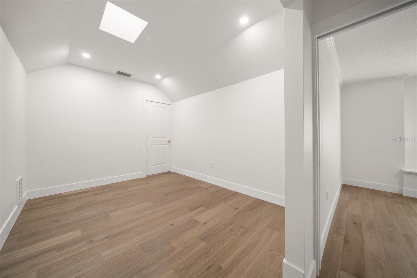 Listing photo id 59 for 101 Ponce De Leon Boulevard