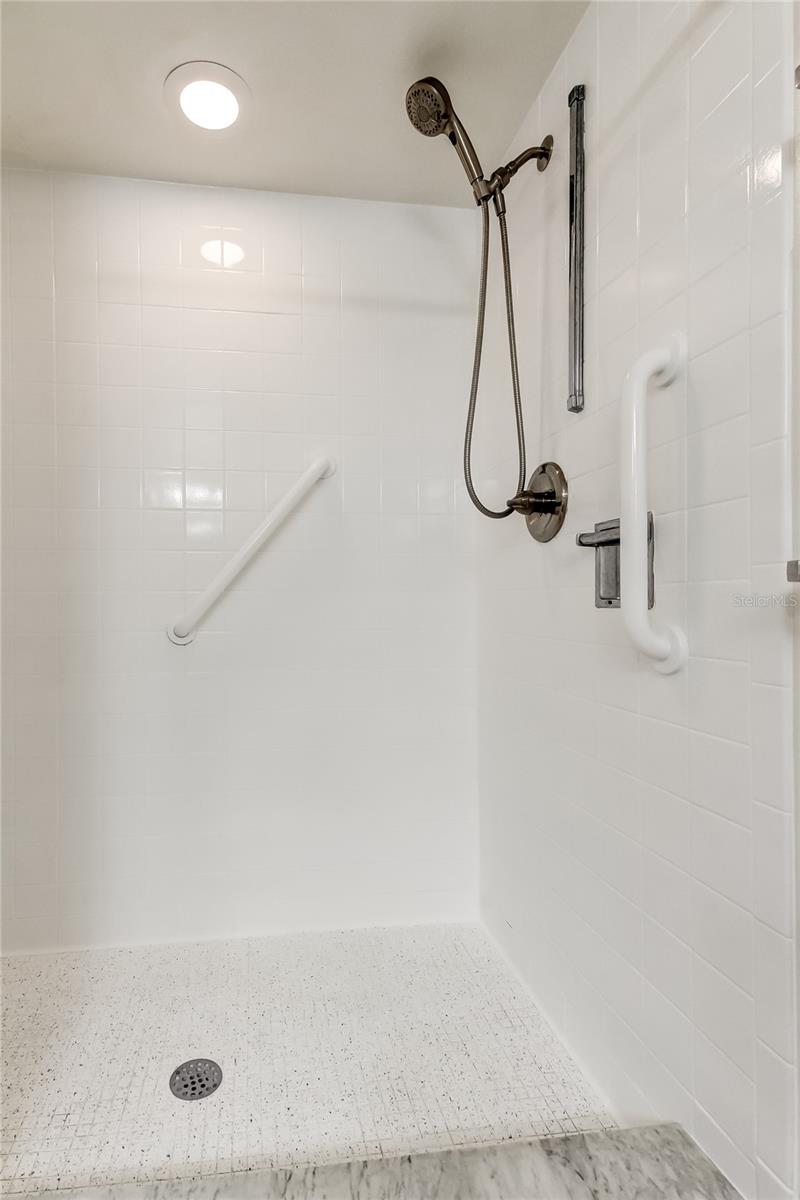 Image 17 of 40 For 2333 Feather Sound Drive B503