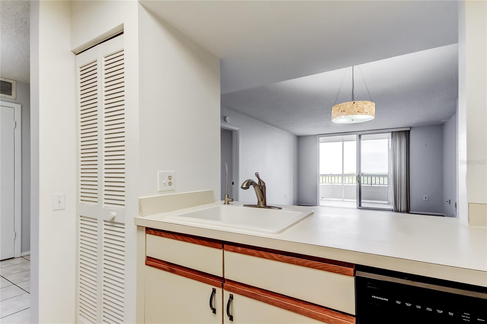 Image 6 of 40 For 2333 Feather Sound Drive B503