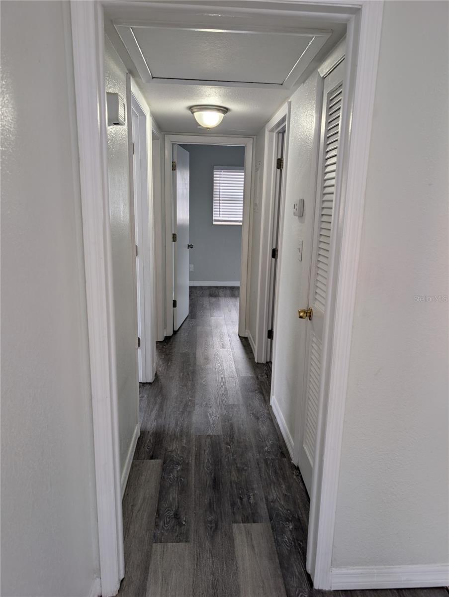 Listing photo id 14 for 7328 Kingsbury Circle