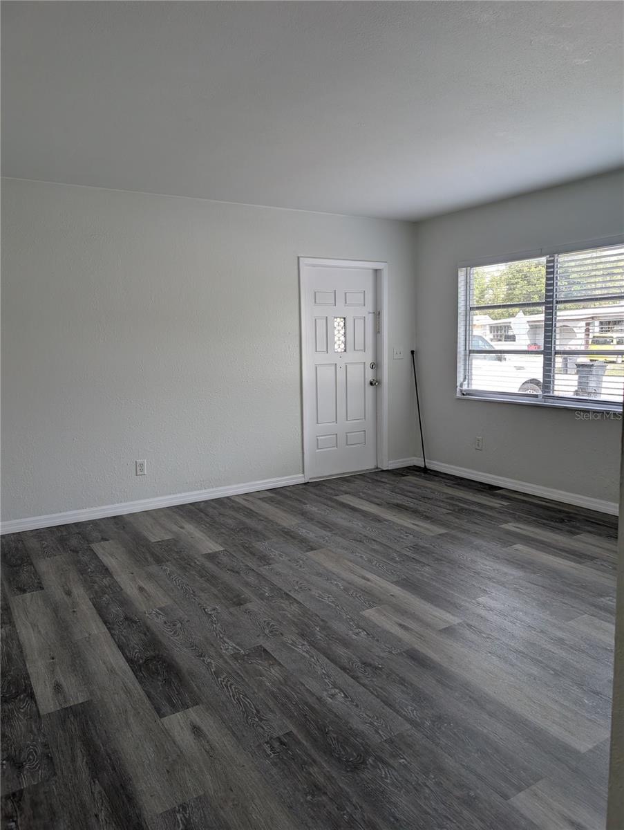 Listing photo id 15 for 7328 Kingsbury Circle