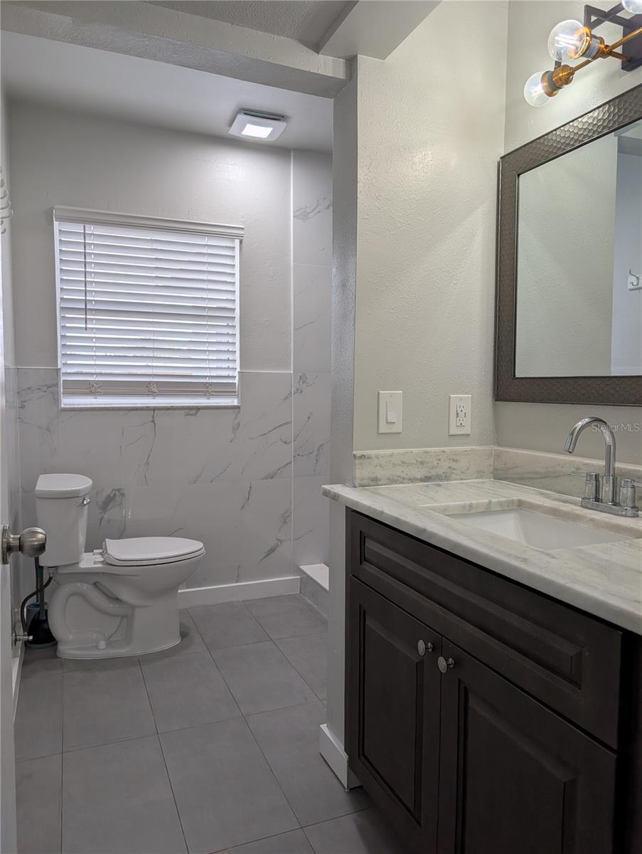 Listing photo id 18 for 7328 Kingsbury Circle