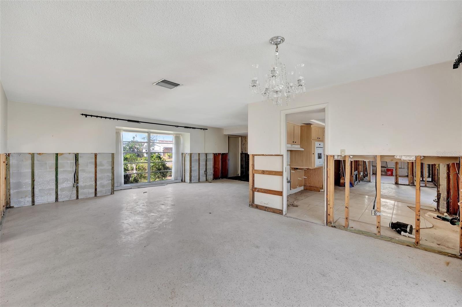 Image 11 of 45 For 219 Leeward Island