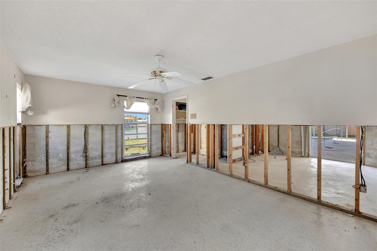 Image 23 of 45 For 219 Leeward Island