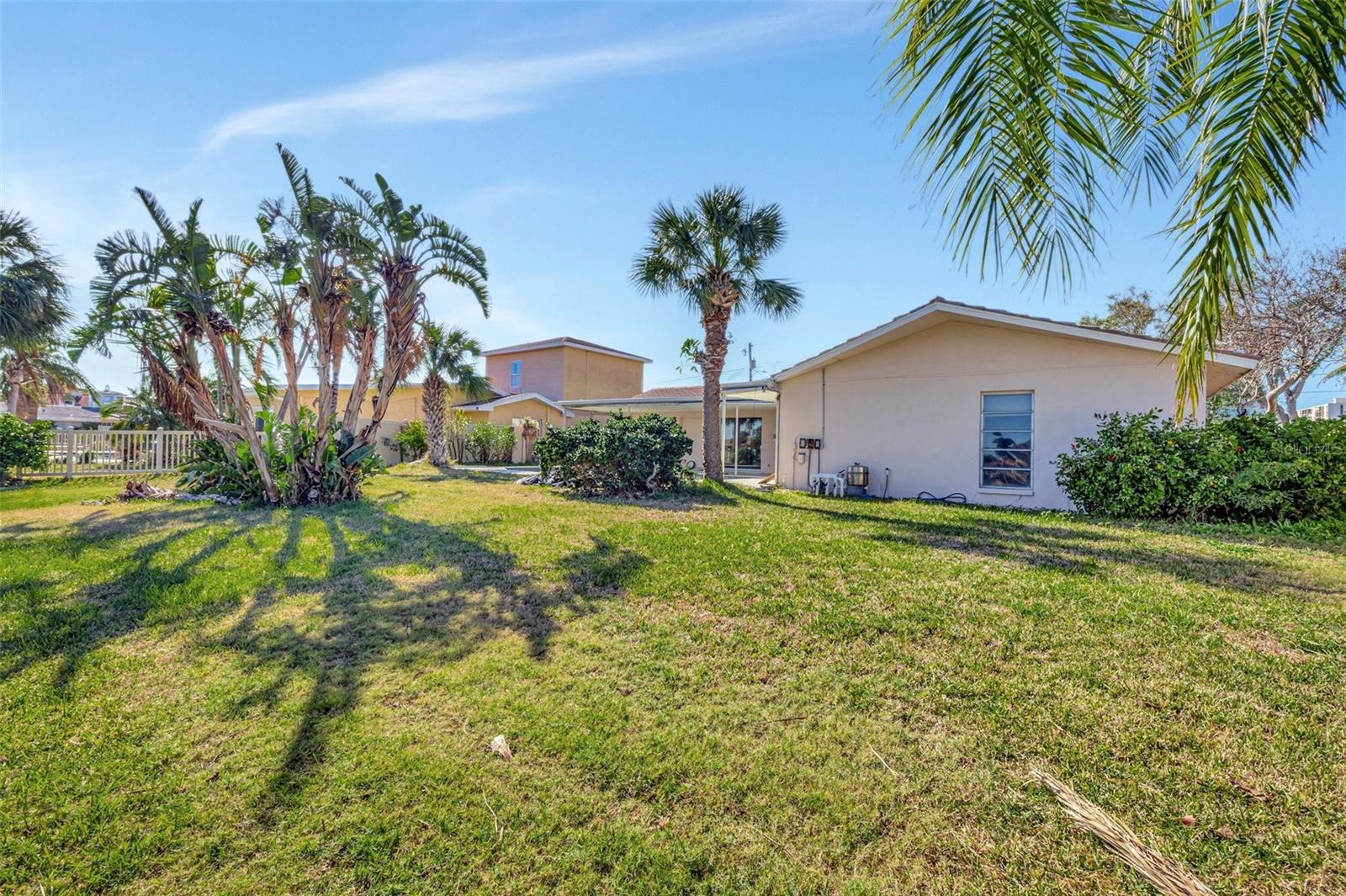 Image 26 of 45 For 219 Leeward Island