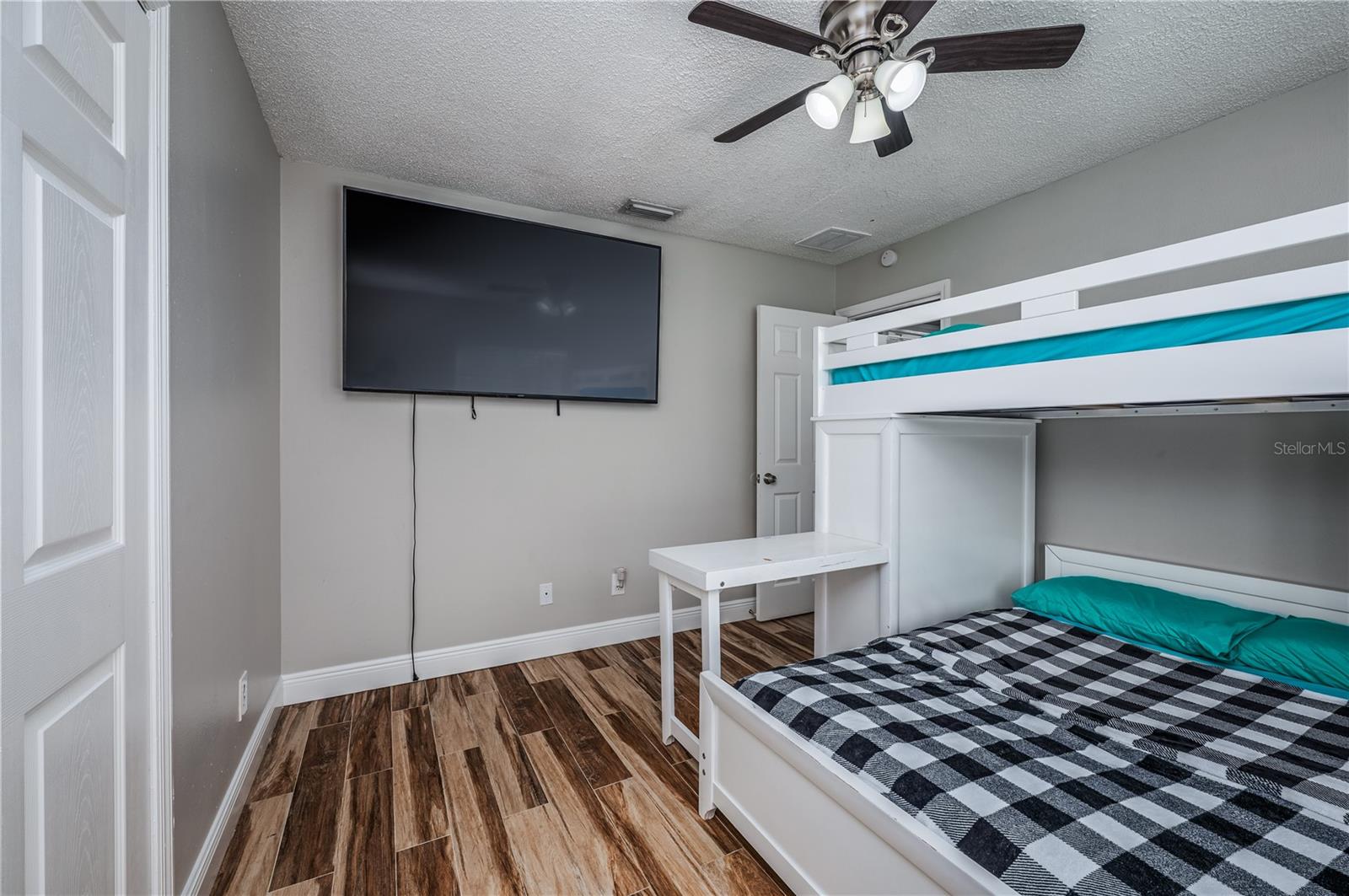 Image 24 of 36 For 930 Symphony Isles Boulevard