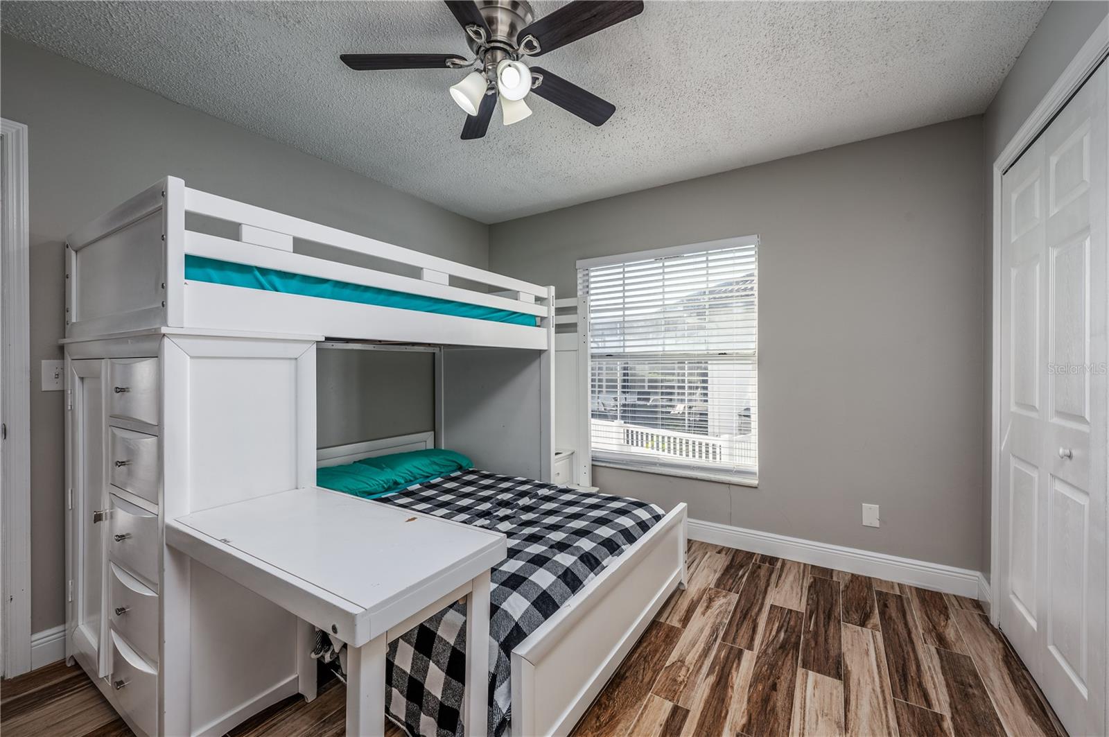 Image 25 of 36 For 930 Symphony Isles Boulevard