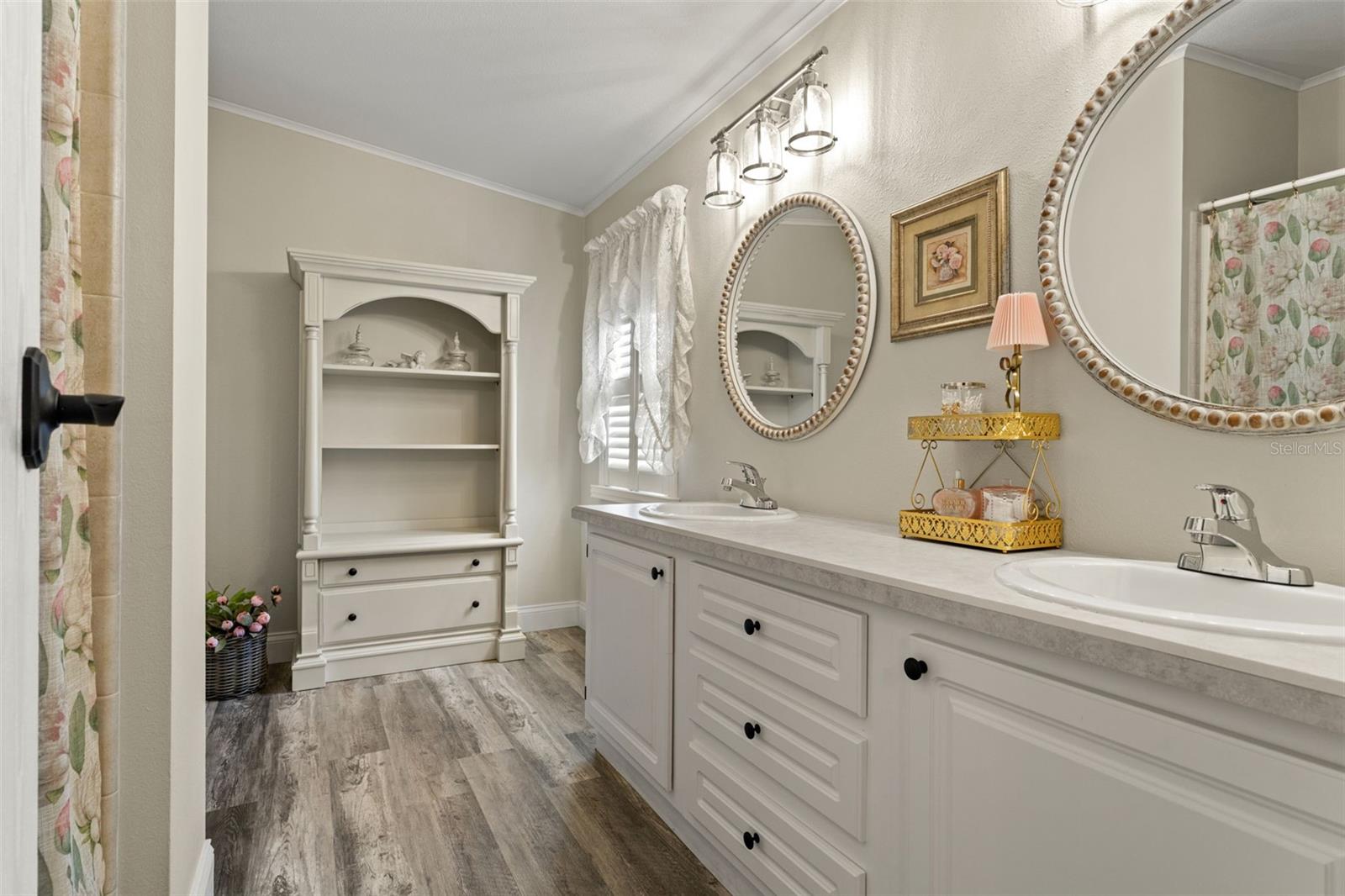 Image 27 of 55 For 15922 Brookridge Boulevard