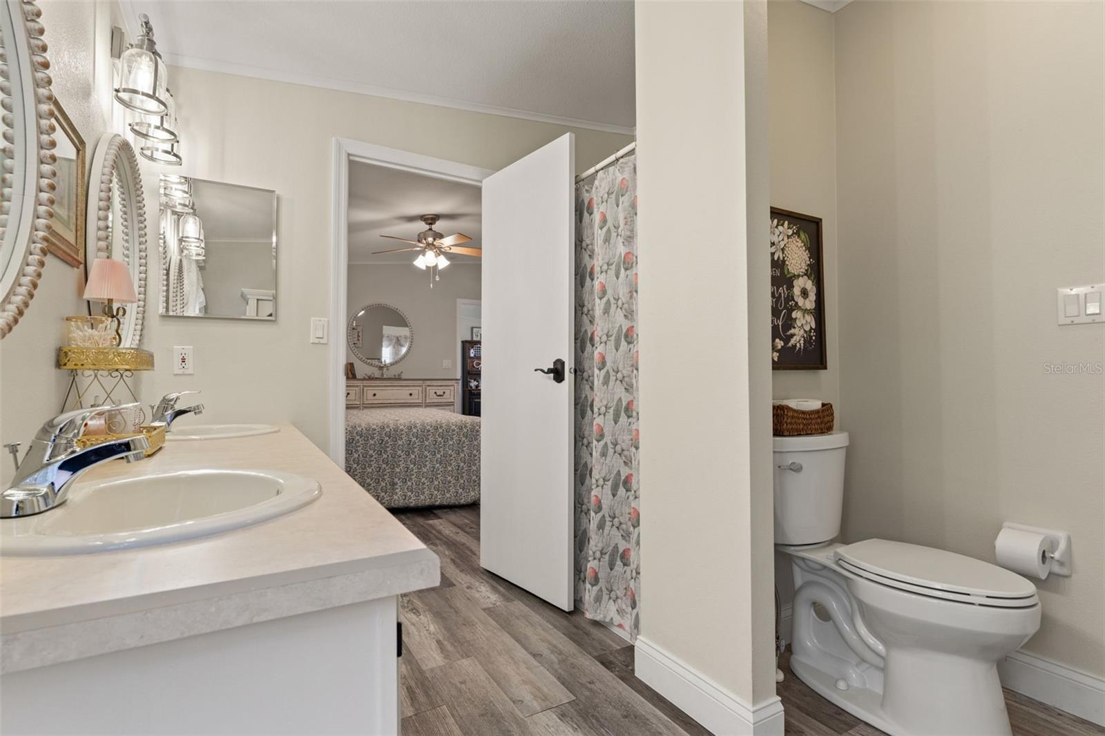 Image 28 of 55 For 15922 Brookridge Boulevard