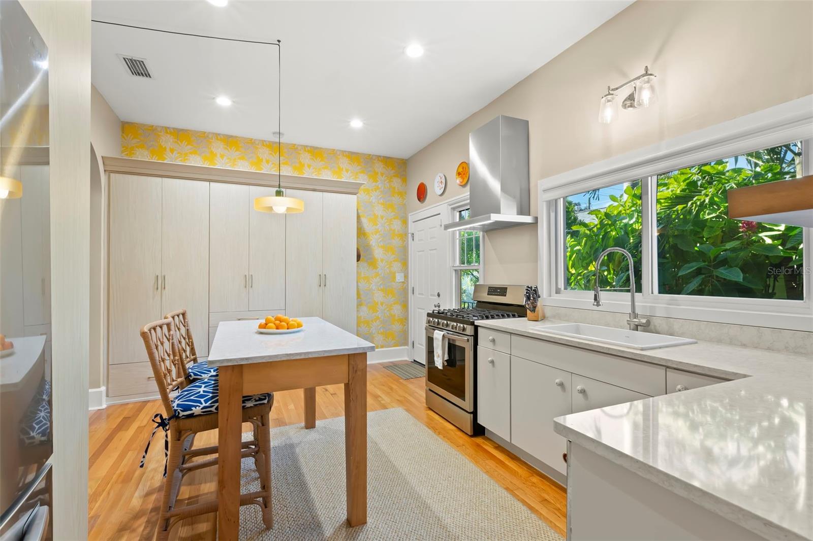 Image 17 of 73 For 426 20th Avenue Ne