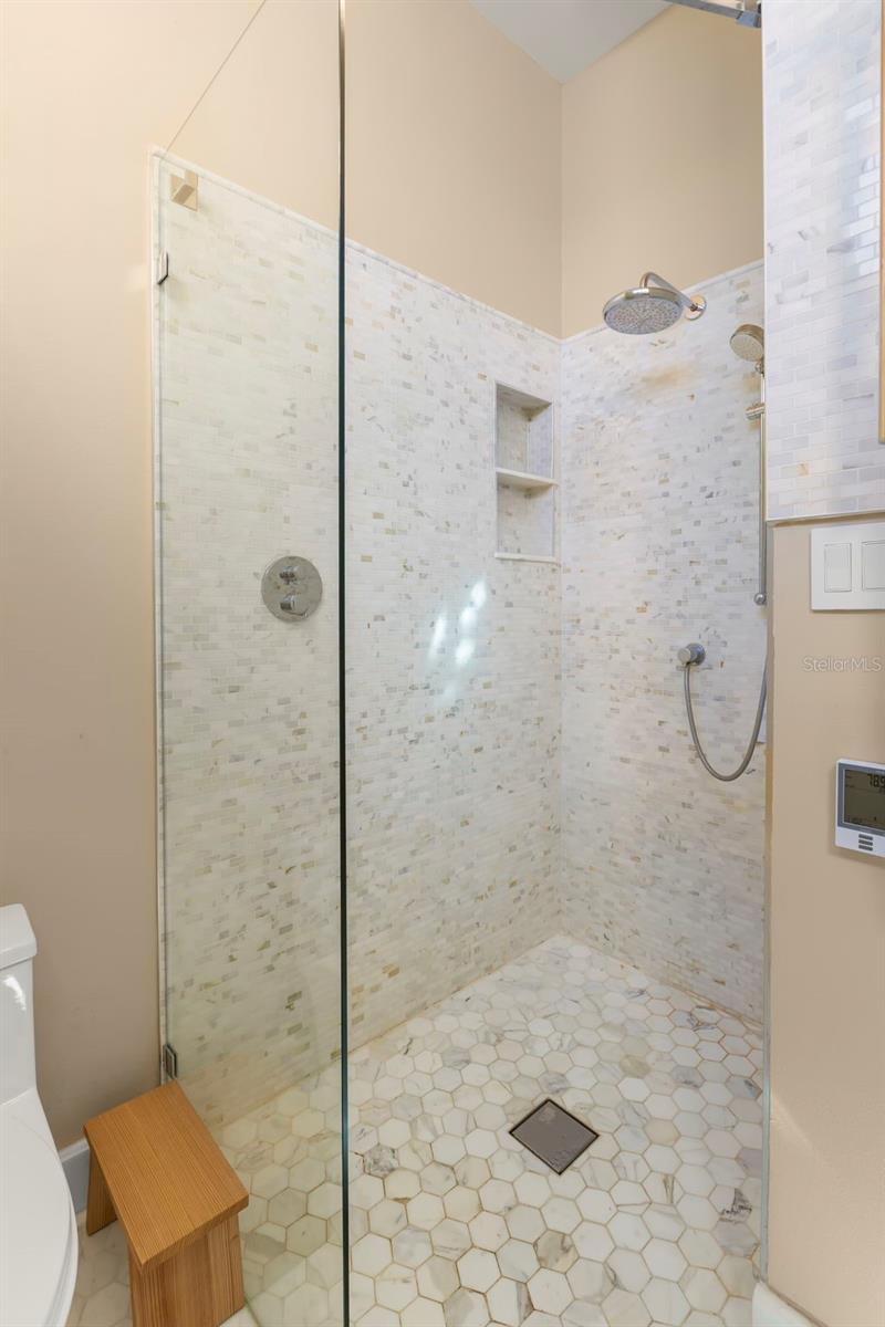 Image 28 of 73 For 426 20th Avenue Ne