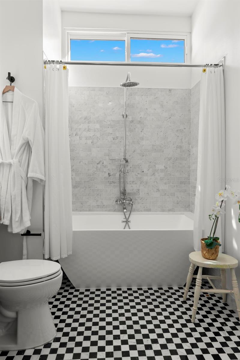 Image 32 of 73 For 426 20th Avenue Ne