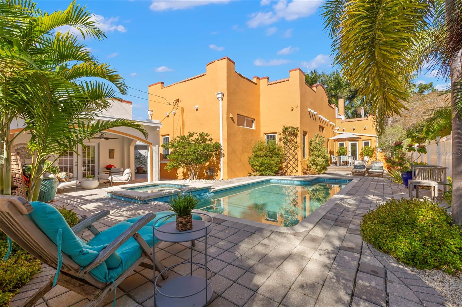 Image 48 of 73 For 426 20th Avenue Ne