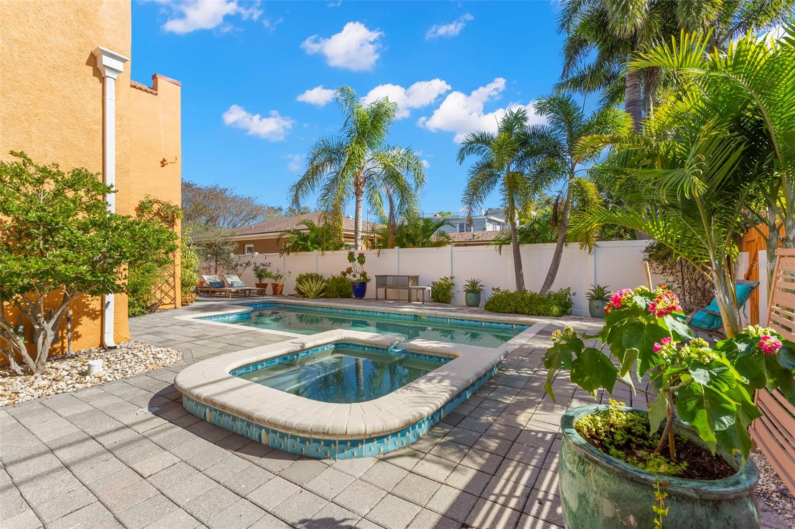 Image 49 of 73 For 426 20th Avenue Ne