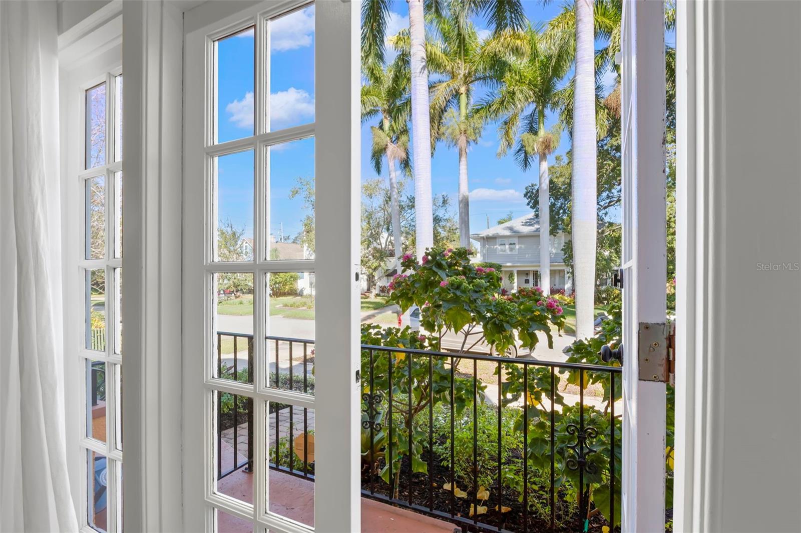 Image 9 of 73 For 426 20th Avenue Ne