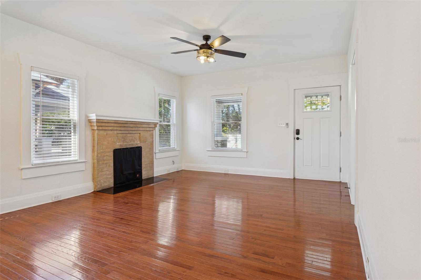 Image 11 of 48 For 204 Floribraska Avenue