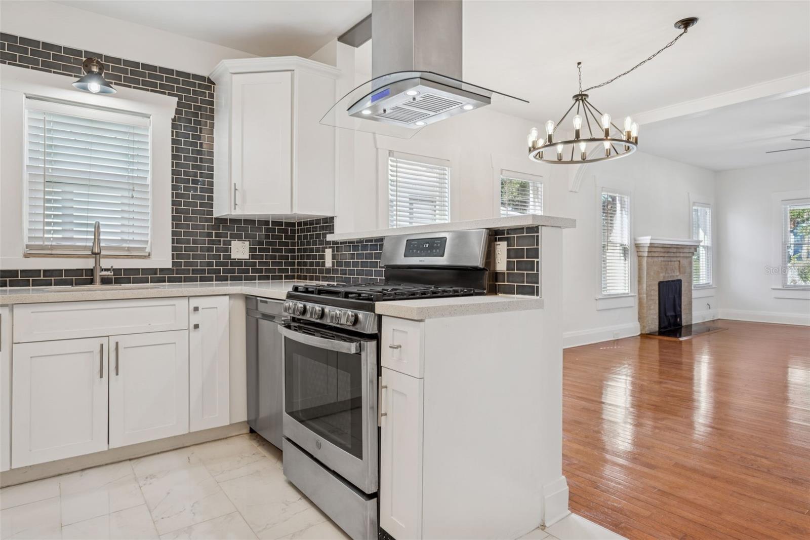 Image 13 of 48 For 204 Floribraska Avenue