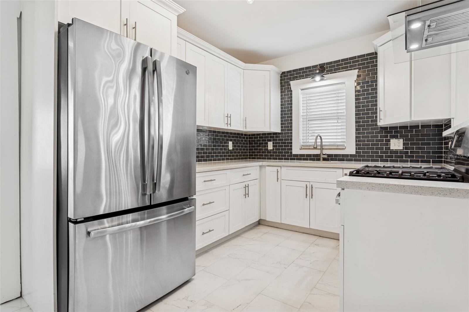 Image 14 of 48 For 204 Floribraska Avenue