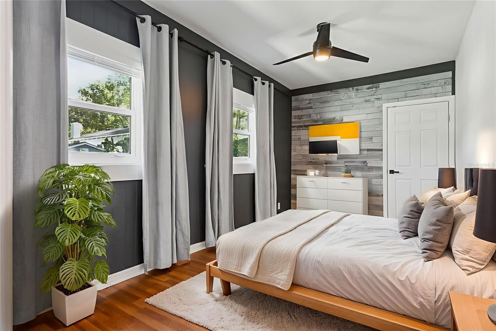 Image 17 of 48 For 204 Floribraska Avenue