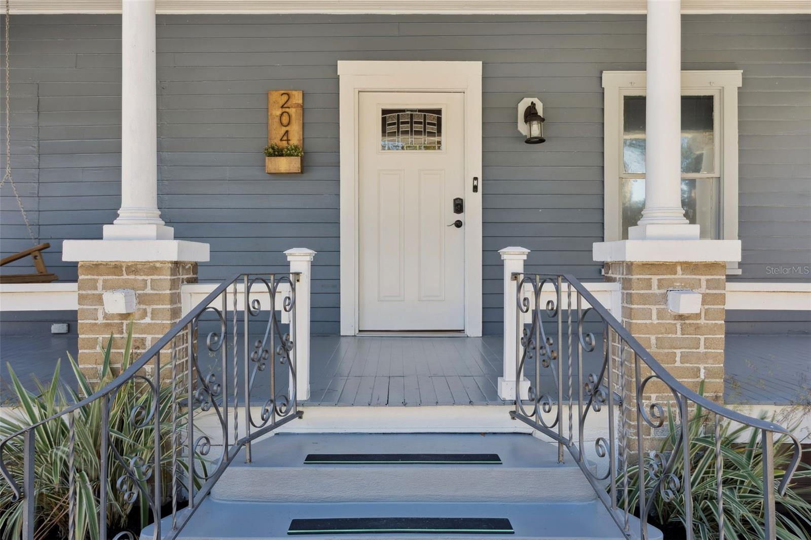 Image 2 of 48 For 204 Floribraska Avenue