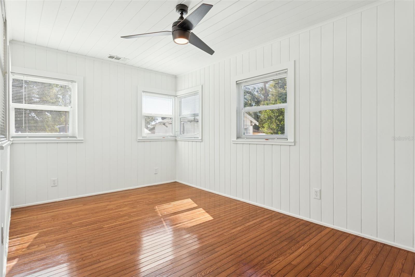 Image 24 of 48 For 204 Floribraska Avenue