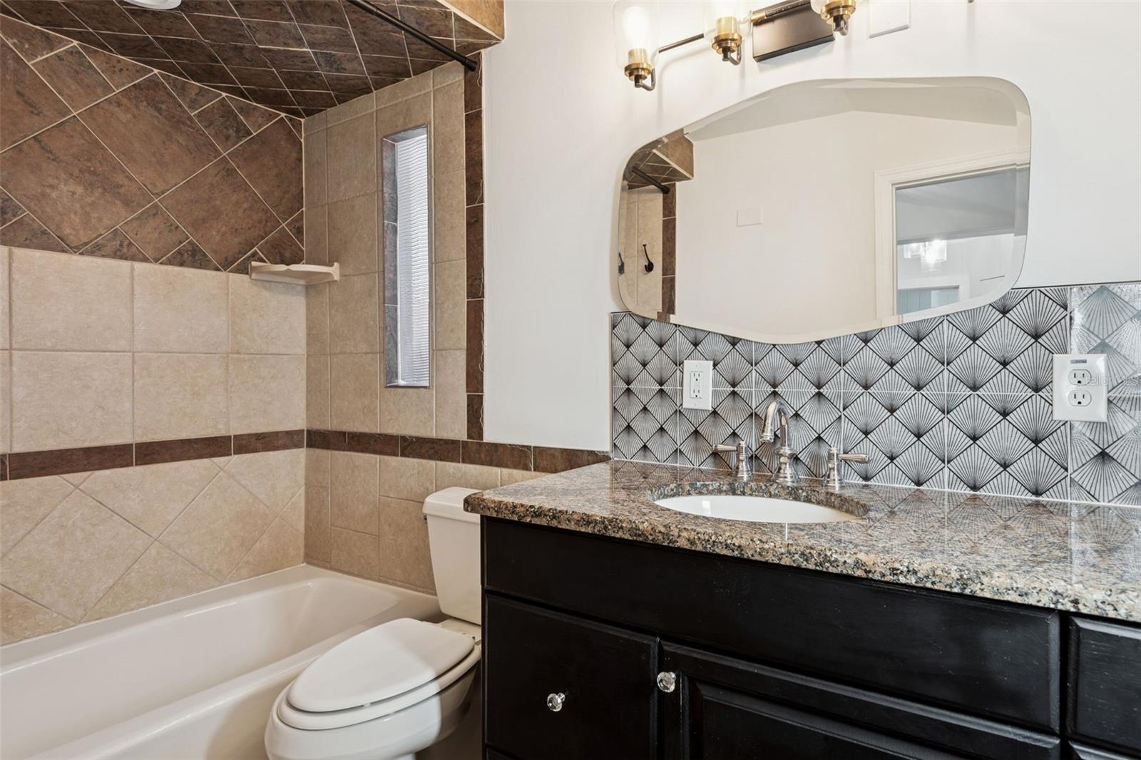 Image 27 of 48 For 204 Floribraska Avenue