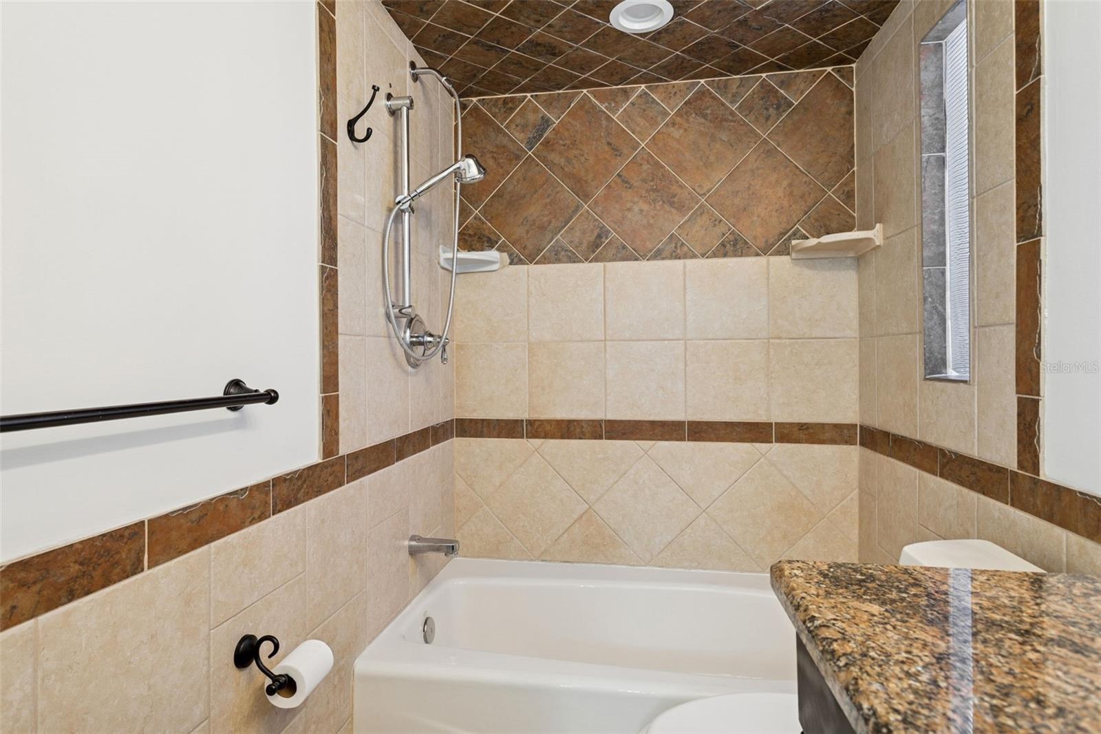 Image 28 of 48 For 204 Floribraska Avenue