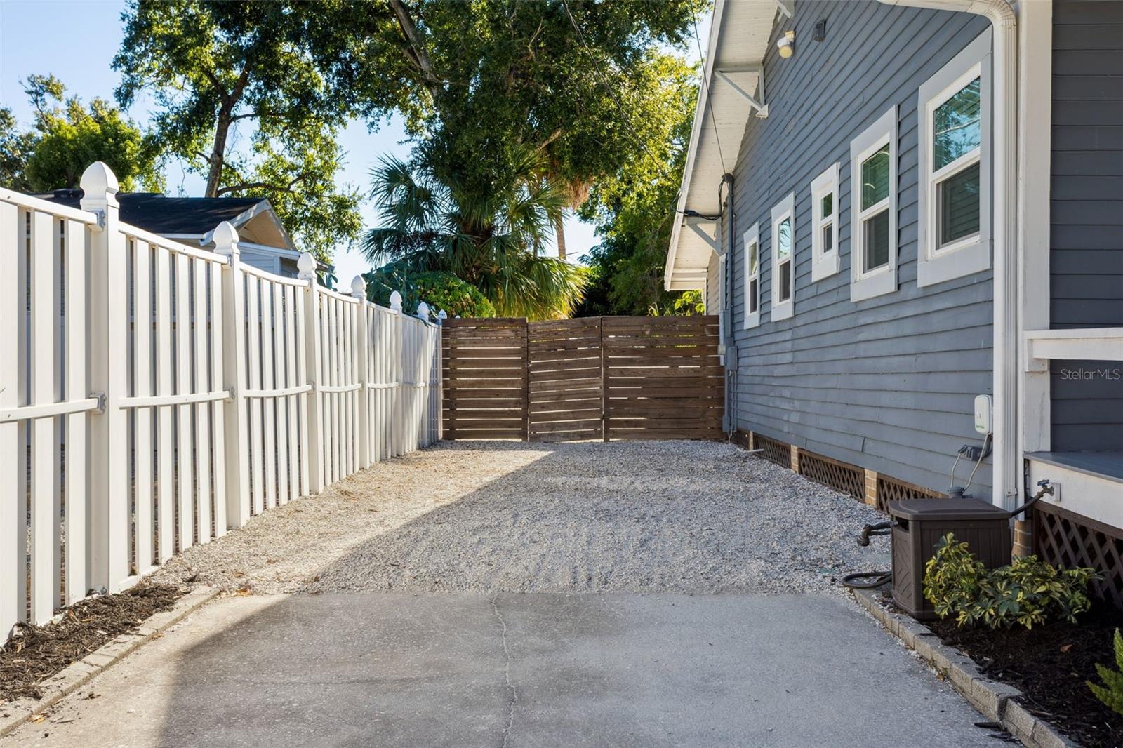 Image 35 of 48 For 204 Floribraska Avenue