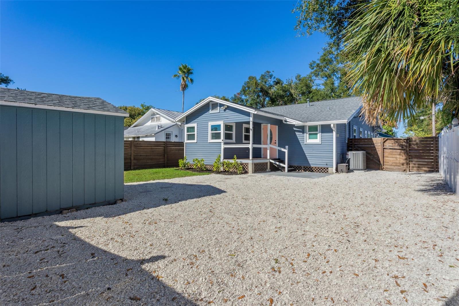 Image 5 of 48 For 204 Floribraska Avenue