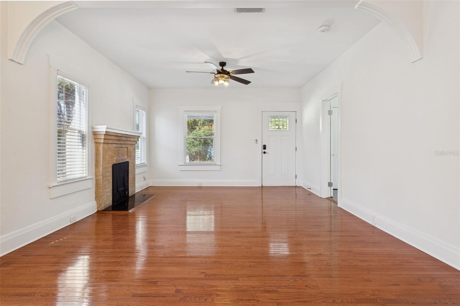 Image 6 of 48 For 204 Floribraska Avenue